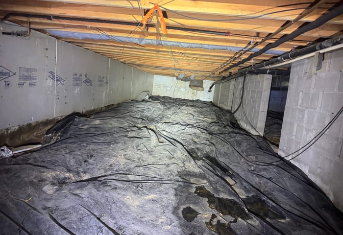 Crawlspace before encapsulation